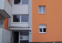 Eingeschlossene Person im Lift