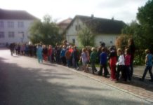 Räumungsübung in der Volksschule alt